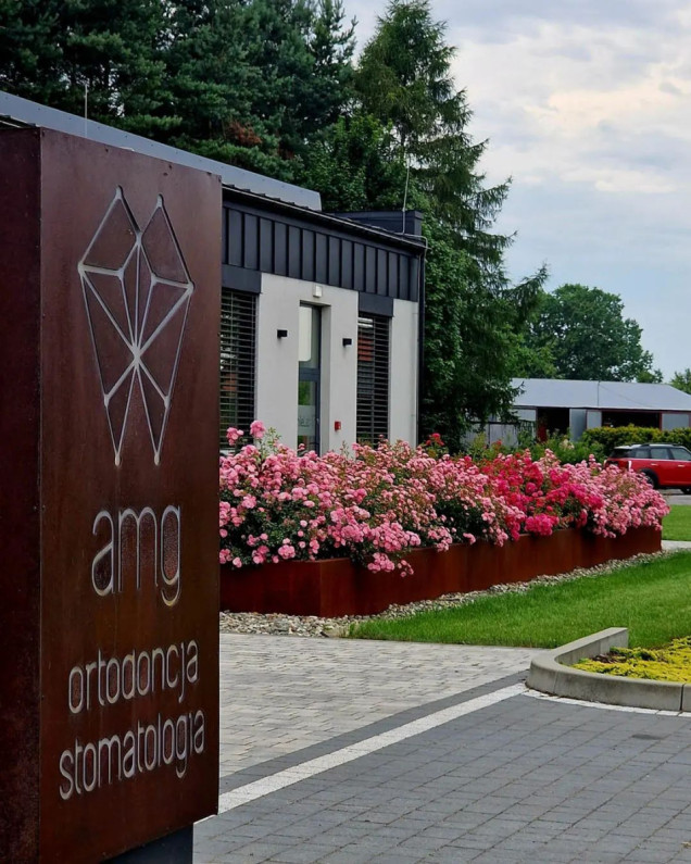 Ogród przy gabinecie stomatologicznym w Ligocie