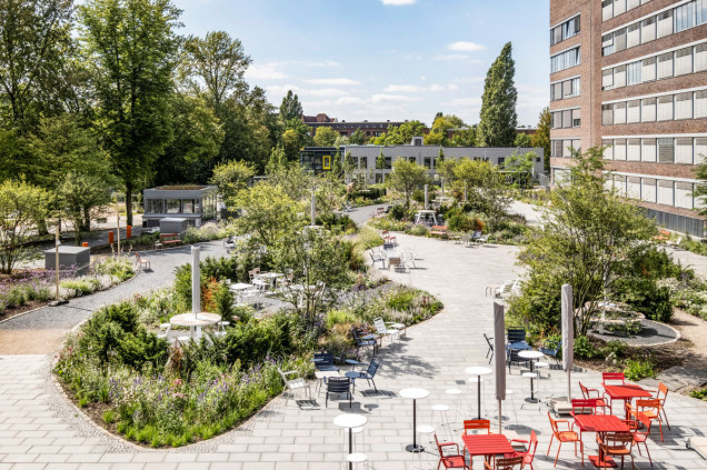 Przestrzeń do pracy przy biurowcu