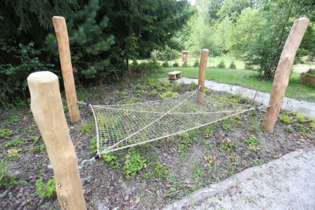 Leśny plac zabaw w warszawskim Powsinie