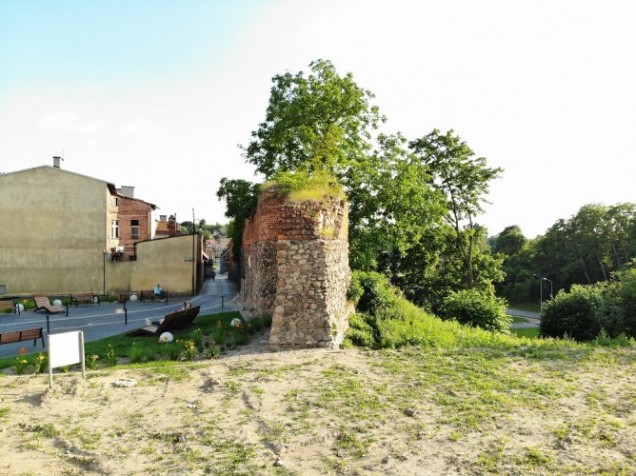 rewitalizacja mury Debrzno