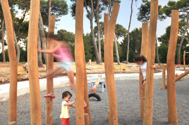 Plac zabaw w izraelskim Hashomrim Park