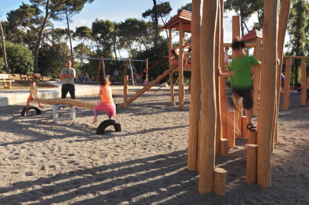 Plac zabaw w izraelskim Hashomrim Park