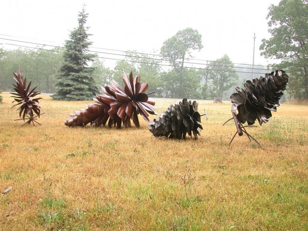 metalowe szyszki