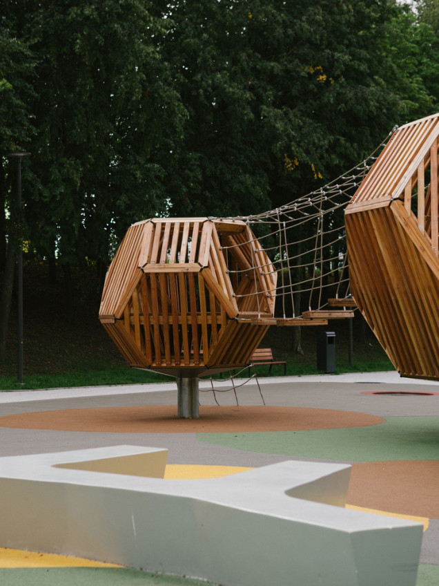 Plac zabaw Kovo 11 Park w Kownie