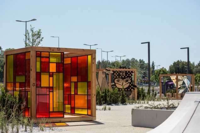 drewniane kubiki, przestrzeń miejska, przestrzeń publiczna, instalacja z drewna, Libero w Katowicach, RS+ Robert Skitek, Izabela Bołoz, Maria Prokop, zagospodarowanie przestrzenie, instalacja artystyc