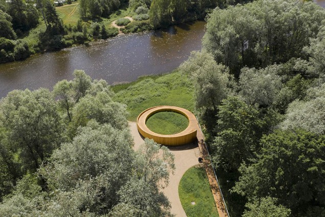 Ścieżka i taras widokowy nad rzeką