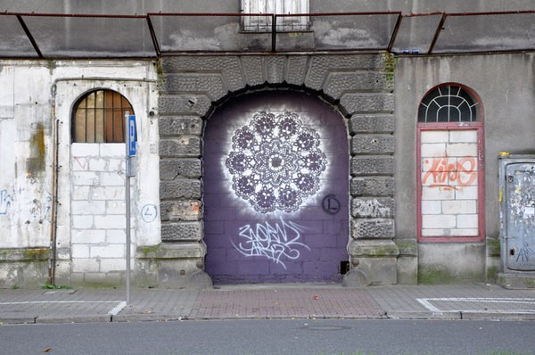 koronka, graffiti