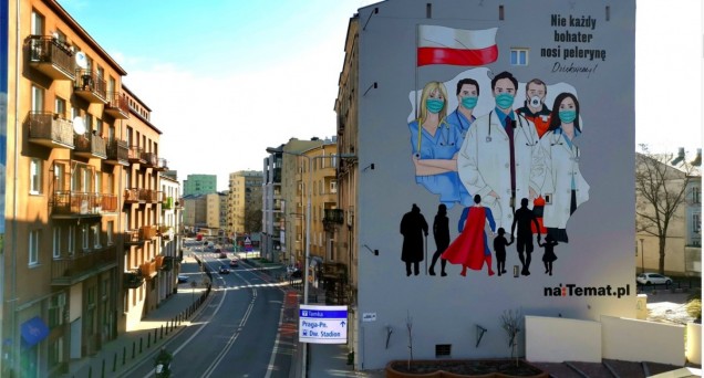 Mural „Prawdziwi bohaterowie nie noszą peleryny” w Warszawie