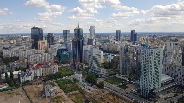 Warszawa usuwa beton z podwórek