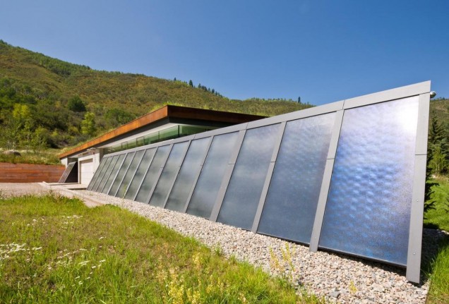 Zrównoważony budynek w górach