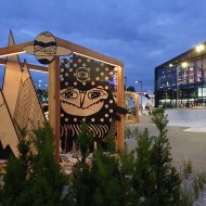 drewniane kubiki, przestrzeń miejska, przestrzeń publiczna, instalacja z drewna, Libero w Katowicach, RS+ Robert Skitek, Izabela Bołoz, Maria Prokop, zagospodarowanie przestrzenie, instalacja artystyc