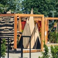 drewniane kubiki, przestrzeń miejska, przestrzeń publiczna, instalacja z drewna, Libero w Katowicach, RS+ Robert Skitek, Izabela Bołoz, Maria Prokop, zagospodarowanie przestrzenie, instalacja artystyc