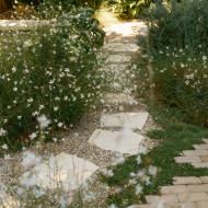 Klimatyczne patio zamiast podjazdu