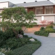 Fuzei Garden: projekt stylowego ogrodu od Romaniuk Studio