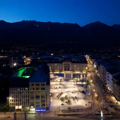 Landhausplatz nocą