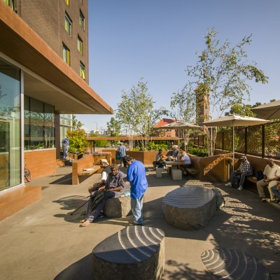Dziedziniec Bud Clark Commons w Portland